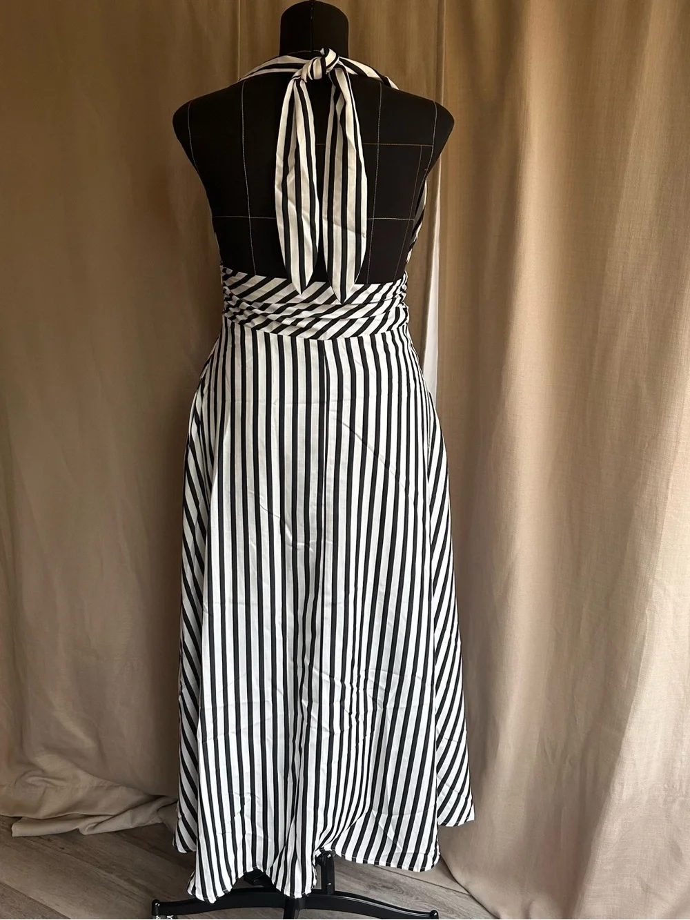 Commense Black and White Stripe Backless Pockets Dress - Picture 4 of 8